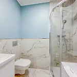 6 Sierpnia Apartment Lodz
